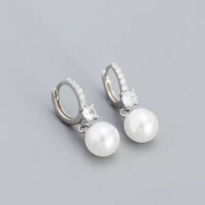 OLIVIE Stříbrné náušnice s perlou 8724 Ag 925; ≤2,0 g.